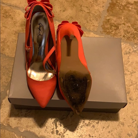 Beautiful bow heels - Picture 5 of 5